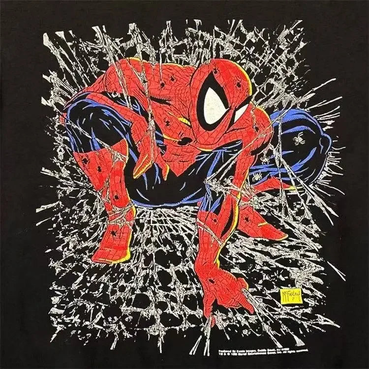 Camiseta de manga corta con cuello redondo de Spider Man.