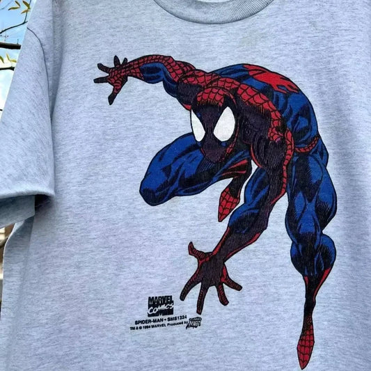 Camiseta de manga corta con cuello redondo de Spider Man.