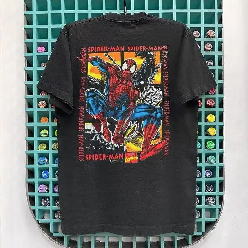 Camiseta de manga corta con cuello redondo de Spider Man.